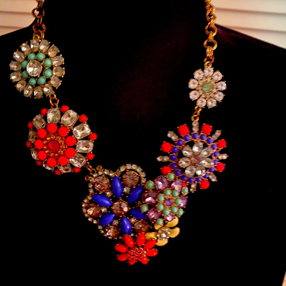 Necklace with beautiful colorful stones!